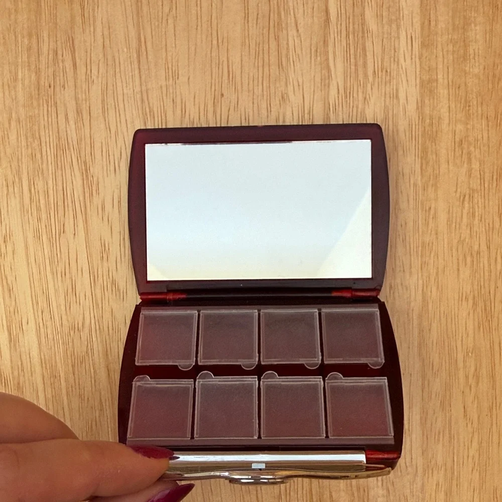 Vintage Compact Pill Case with Mirror - Picture 4 of 7